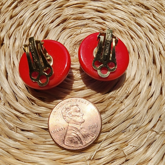 Vintage Red Disk Clip Earrings - Picture 2 of 4